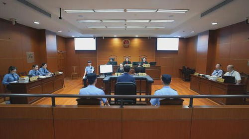 上海二中院一审公开开庭审理上实集团原总裁周军贪污受贿案